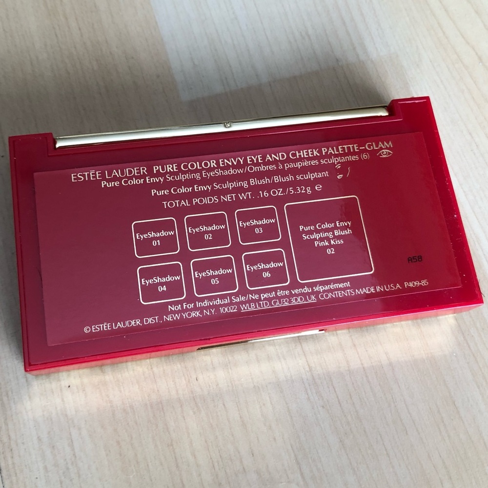 Estée Lauder eyeshadow and cheek blush palette - Picture 4 of 4
